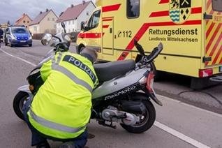 Mopedfahrer nach Kollision mit Lkw schwer verletzt -