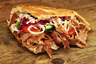 Mordanschlag mit vergiftetem Döner? Werdauer erhebt schwere Vorwürfe gegen Stieftochter - Mit Gift in einem Döner soll die Angeklagte versucht haben, ihren Stiefvater zu töten.