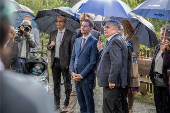 Morddrohung gegen Michael Kretschmer in Oberwiesenthal nun ein Fall für die Justiz - Michael Kretschmer - hier bei den Feierlichkeiten "400 Jahre Frohnauer Hammer - hatte auch Oberwiesenthal am 28. August einen Besuch abgestattet. Erst danach wurde bekannt, dass es dort eine Morddrohung gegen ihn gab.