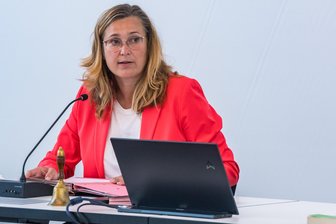 Morddrohung gegen Zwickaus Oberbürgermeisterin: LKA nimmt Sache „sehr ernst“ - Nach der Morddrohung hat das LKA Kontakt mit Constance Arndt aufgenommen.