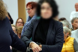 Mordfall Klaus Kleinertz: Die Witwe bricht ihr Schweigen - Die Angeklagte soll den Mord an ihren getöteten Mann in Auftrag gegeben haben. Jetzt äußert sie sich zur Tatnacht vor Gericht.