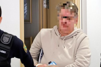 Mordfall Klaus Kleinertz: Tierarzthelferin belastet ihren Liebhaber - Die angeklagte Sprechstundenhilfe ließ ihren Anwalt einen Brief vorlesen. Mit den widersprüchlichen Aussagen kämpft ab jetzt jeder vor allem für sich.