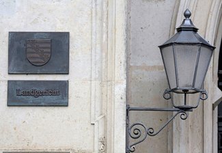 Mordprozess in Zwickau: Langjährige Haftstrafe für Haupttäter, Bewährung für Freundin - 