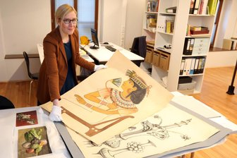 Moritz Meurer: Experten befassen sich mit Nachlass des berühmten Waldenburger Sohnes - Museumsleiterin Fanny Stoye zeigt Arbeiten von Moritz Meurer.