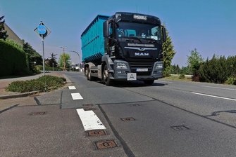 Mosel: Lärmproblem auf einer Bundesstraße, die keine mehr ist - Zu viele Lastwagen und klappernde Abschlussdeckel von Gasschiebern sind nach Meinung der Anwohner der Altenburger Straße im Zwickauer Stadtteil Mosel schuld an der Lärmbelastung. 