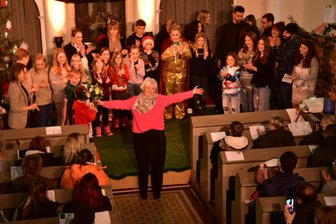 Mosel: Von der Kurrendegruppe zu den Kirchenmäusen - Das jüngste Musical – „Lisas Weihnachtsfreude“ – war wieder ein Erfolg. Das Foto entstand nach der letzten Vorstellung am 5. Januar – Mitte: Susann-Annett Schütze.