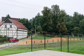Mosel: Zufahrt zu Park- und Spielplatz wird neu gestaltet - Am Montag beginnen Bauarbeiten an der Park- und Spielplatzzufahrt.