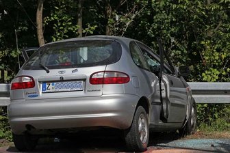 Mosel: Zwei Verletzte bei Unfall auf B 175 - Bei einem Unfall auf der B 175 wurden in Mosel am Freitag zwei Menschen verletzt.