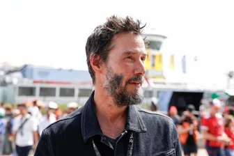 Moto-GP auf dem Sachsenring: Keanu Reeves und ein Zuschauerrekord - Der Schauspieler Keanu Reeves interessiert sich für die MotoGP.