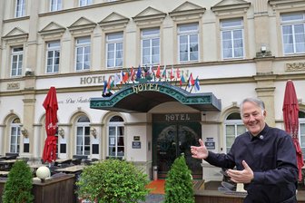 Moto GP auf dem Sachsenring: Wo gibt es noch Unterkünfte? - Im Hotel „Drei Schwanen“ von Bernd Frank übernachten die Teams von Honda und KTM. Doch wo kommen Besucher unter?
