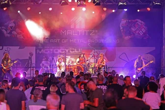 Moto-GP: Hier wird der Sachsenring zur Partyzone - Schon in den Vorjahren wurde die Karthalle während des Moto-GPs am Sachsenring zur Partyhalle.