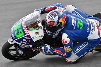 Moto3: Stürze, Unterbrechung und ein Hoffnungsschimmer - Enea Bastianini (Italien) fuhr die schnellste Zeit in der kleinsten WM-Klasse und startet damit am Sonntag von der Pole Position.