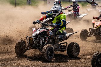 Motocross-Fahrer triumphiert nach 30 Jahren wieder in Seiffen - Nicht nur auf zwei, sondern auch auf vier Rädern ging es in Seiffen zur Sache. Wilhelm Rudolph absolvierte die Strecke dabei am schnellsten.