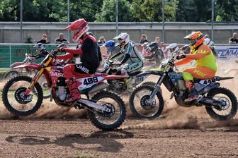 Motocrosser sorgen für Spektakel auf Lugauer Halde - 