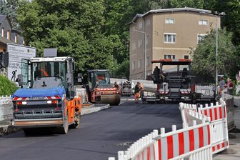 MotoGP auf dem Sachsenring: Wird die Baustelle am Badberg bis zum Rennwochenende fertig? - Noch ist die Paul-Greifzu Straße voll gesperrt. Doch zum Rennwochenende soll die Straße befahrbar sein.
