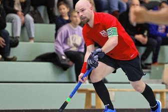 Motor-Mannschaft bricht den Bann - Kapitän Bastian Lange und seine Mitspieler kassierten zum Auftakt in der Hockey-Regionalliga Ost zu Hause eine 2:9-Niederlage. Im neuen Jahr gibt es die Chance zur Revanche.