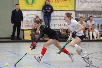 Motor Meerane rennt weiter erstem Sieg in der Regionalliga hinterher - Anika Käßner (links) erzielte für Motor Meerane am Sonntag in Chemnitz den Ehrentreffer.