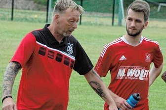 Motor startet ohne Erfolg in Vorbereitung - Ronny Pohle (l.), hier neben Lukas Jaeckel, gehört fortan mit zum Rochlitzer Trainerteam. 