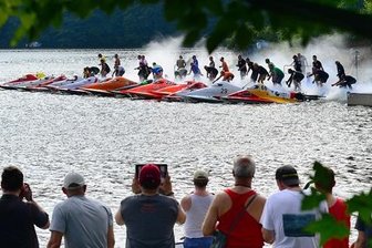 Motorbootrennen an der Talsperre - 