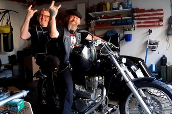 Motorensound und Rockmusik: Biker feiern Ehrentag in Elterlein - Thomas "Charly" Frohberg (l.) ist President und damit der Chef der Truppe, Heiko "Rud" Rudolph sein Vize. Sie freuen sich aufs Bikertreffen zur Feier des 30-jährigen Bestehens der Motorradfreunde Last Heros. 