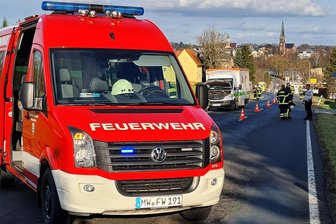 Motoröl: Bundesstraße bei Geringswalde komplett dicht - Rund anderthalb Stunden war die Bundesstraße 175 bei Geringswalde gesperrt. Grund war eine Ölspur.