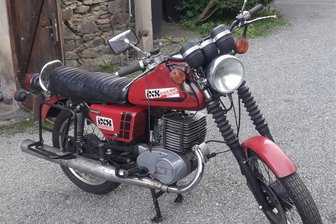 Motorrad in Neumark gestohlen: Warum es seinem Eigentümer so viel bedeutet - Dieses auffällige Motorrad wurde in Neumark gestohlen.
