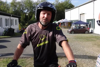 Motorrad-Trial: Auch der Oelsnitzer Vereinschef holt sich einen Siegerpokal - Marcel Ranacher, Vereinschef des MSC Oelsnitz, holte sich an der Ostsee einen Siegerpokal.