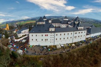 Ein Schloss im Motorradfieber: Zum 49. Wintertreffen kamen mehr als 1800 Biker mit ihren Maschinen nach Augustusburg. 