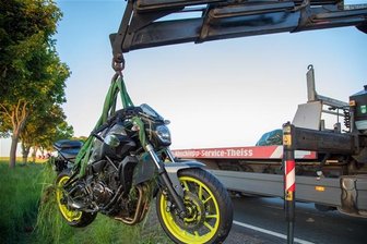 Motorradfahrer bei Unfall auf B173 bei Oberschöna schwer verletzt - Bei einem Motorradunfall am Montag auf der B 173 bei Oberschöna wurde ein Biker verletzt.