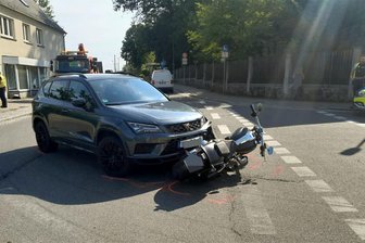 Motorradfahrer bei Unfall in Claußnitz schwer verletzt - Bei dem Unfall in der Ortsmitte von Claußnitz wurde ein Motorradfahrer schwer verletzt.