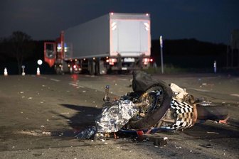 Motorradfahrer bei Unfall in Weißenborn schwer verletzt - Der Unfall ereignete sich laut Polizei beim Abbiegen am Lichtenberger Kreuz.