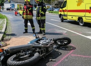 Motorradfahrer bei Unfall verletzt - Der Fahrer dieses Motorrads wurde schwer verletzt. 