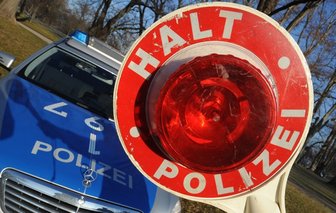 Motorradfahrer rast mit 132 km/h durch den Ort -
