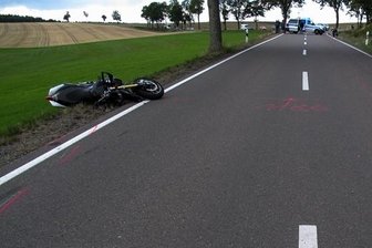 Motorradfahrer stirbt bei tragischem Unfall in Pilsdorf -