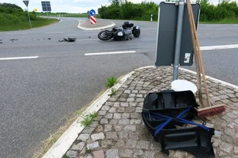 Motorradfahrer übersieht Pkw -