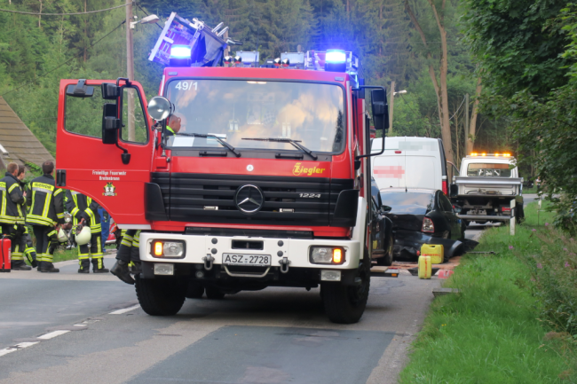 Motorradfahrer verliert während der Fahrt seinen Helm: Auffahrunfall in Breitenbrunn - 