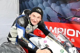Motorradsport: Reinsdorfer Chris Meyer krönt sich zum Nordirischen Road Racing Champion - Chris Meyer aus Reinsdorf ist frisch gebackener Road Racing Champion in Nordirland.