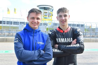 Motorradsport: Zwei Westsachsen setzen auf ihre guten Erinnerungen an Oschersleben - Max Enderlein (links) und Marvin Siebdrath (rechts) sind seit vielen Jahren im Motorradsport unterwegs. Zum ersten Mal machen die beiden Westsachsen in dieser Saison aber quasi gemeinsame Sache.