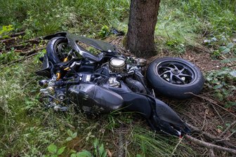 Motorradunfall auf der B 101 bei Brand-Erbisdorf: Fahrer verstorben - Ein schwerer Motorradunfall ereignete sich am Samstag auf der B 101 bei Brand-Erbisdorf.