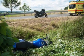 Motorradunfall - Mittelgebirgsstraße halbseitig gesperrt -