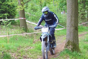 Motorsport-Fans haben die Qual der Wahl - Die Enduro-Piloten kämpfen in Amtsberg um Punkte für den Offroad-Cup.
