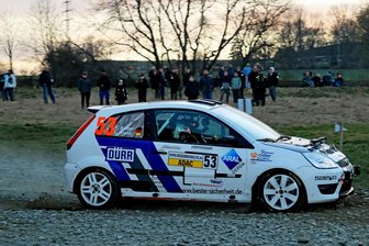 Motorsport im Erzgebirge: 21. Rallye Grünhain lässt die Herzen der Fans höherschlagen - Yannik Keller und Lilly Kunz im Ford Fiesta ST 150 wollen beim Heimspiel auftrumpfen. Die Youngster vom MC Grünhain sind schnell und erfolgreich unterwegs.