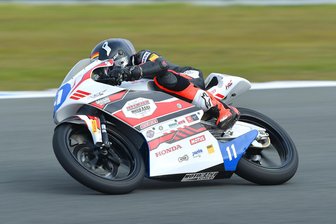Motorsport: Junger Erzgebirger erreicht bei Debüt in internationaler Rennserie die Top Ten - Robin Siegert auf dem Weg zu seinen ersten Punkten.