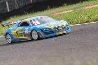 Motorsport live aus Mühlau: Verein überträgt Rennen mit Mini-Flitzern ins Internet - Das Rennauto von Eric Künzel hat 6 PS und schafft 100 Sachen.