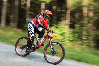 Mountainbike: Oelsnitzer Stadtmeisterschaft startet am 31. August - Ist diesmal auch Downhill-Legende Hans-Jürgen Wurlitzer bei der Oelsnitzer Stadtmeisterschaft am Start?