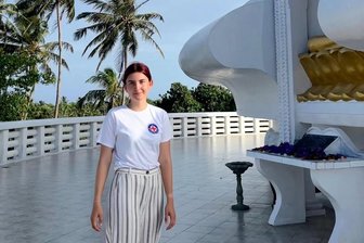 Mücken im OP-Saal: Warum eine Werdauer Rot-Kreuzlerin in Sri-Lanka hilft - Julia Mehlhorn aus Werdau macht sich mit dem Gesundheitssystem in Sri Lanka vertraut.