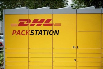 Mühltroff bekommt erste solarbetriebene DHL-Packstation in der Region - Die neuen DHL-Packstationen haben Solarmodule auf dem Dach.