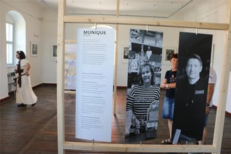 Mühltroffer Schloss öffnet mit Führung und Café - Letztmalig ist die Ausstellung „Moment mal!“ zu sehen.