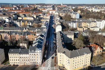 Müll, Verfall, Leerstand: Verwahrlosung macht sich an Plauener Hauptverkehrsader breit - Blick auf die Martin-Luther-Straße – eine viel befahrene Verkehrsader in Plauen. Müll, Verfall, Schmierereien: Am Straßenrand war dort zuletzt Verwahrlosung wahrzunehmen.