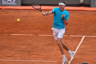 Müller-Wohlfahrt hilft: Zverev ohne Rückenprobleme in Paris - Alexander Zverev in Aktion. (Archivbild)